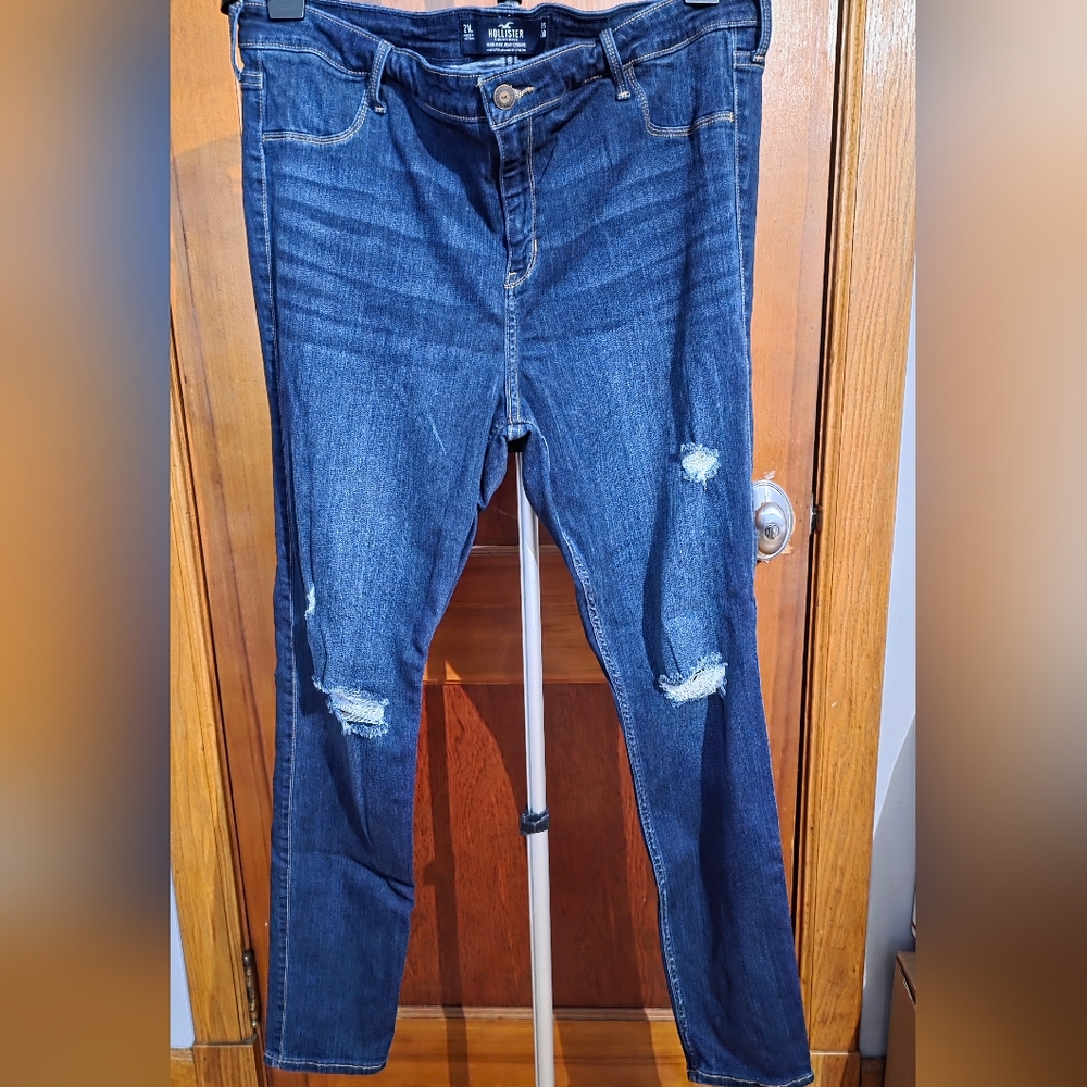 Hollister Women's Blue Distressed Jeans